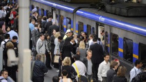 commuters at flinders st 2